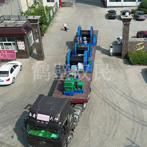 鑿井絞車發(fā)貨：雙筒25噸鑿井絞車！